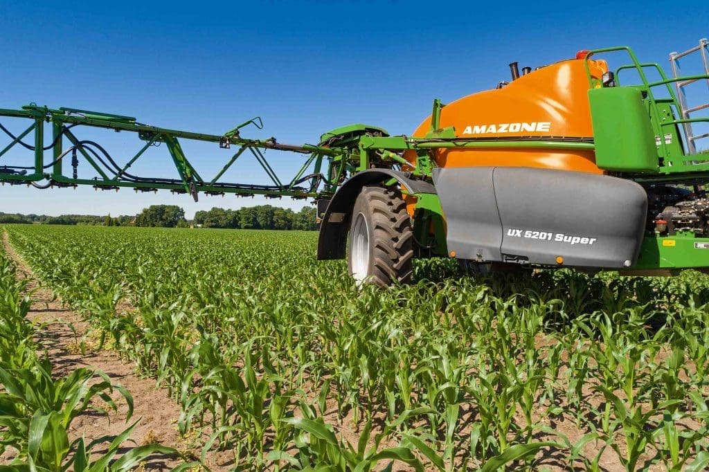 amazone ux spreader in paddock