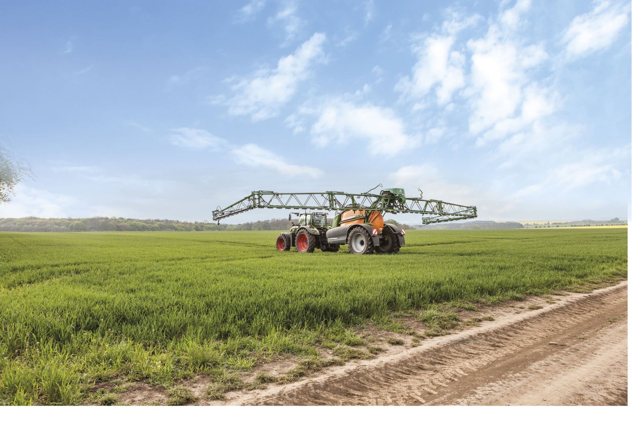 AMAZONE UX01 super trailed sprayer in