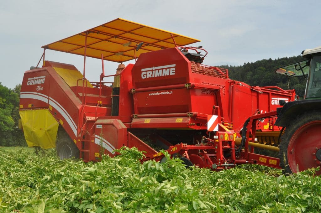 SE 140 in a paddock for harvesting