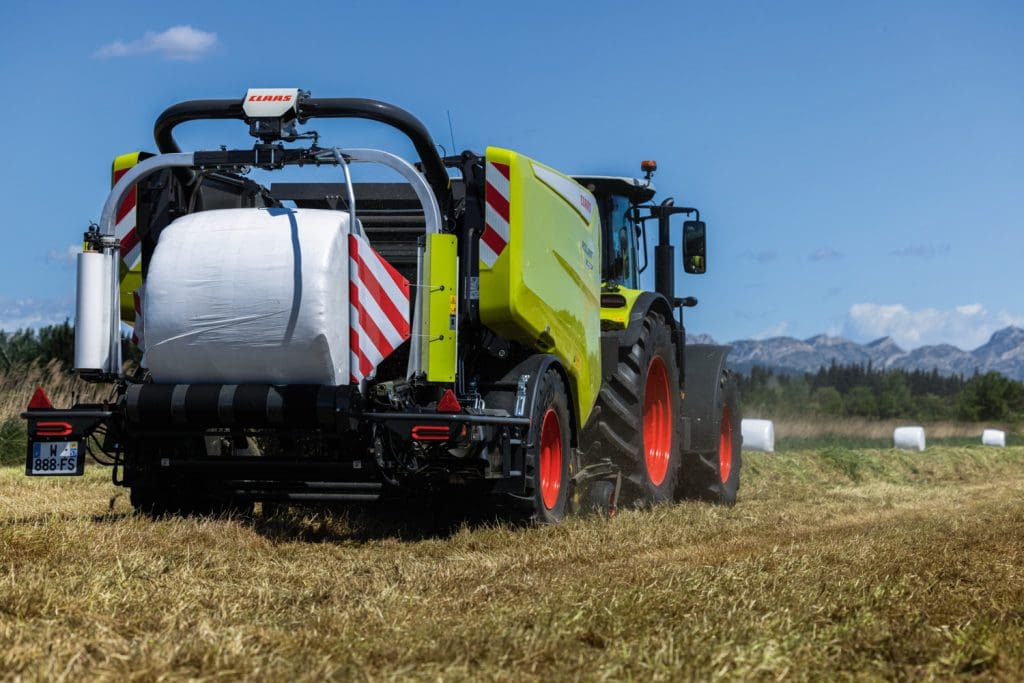 image of a CLAAS rollant 630 baler from the back